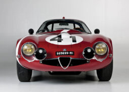 Classic Alfa Romeo with number 41, rounded headlights.