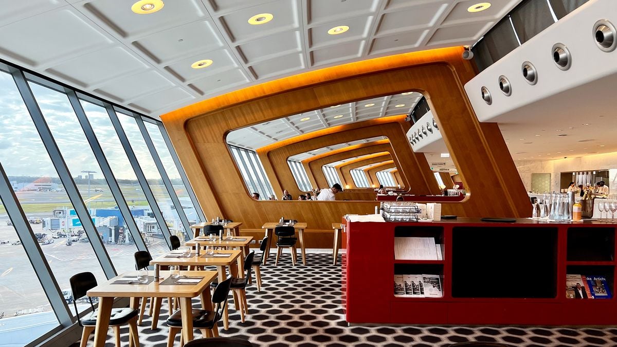 qantas first lounge sydney